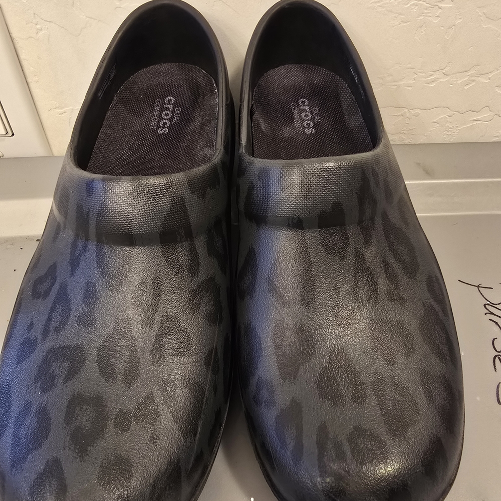 Crocs  Clog in Black Leopard Print